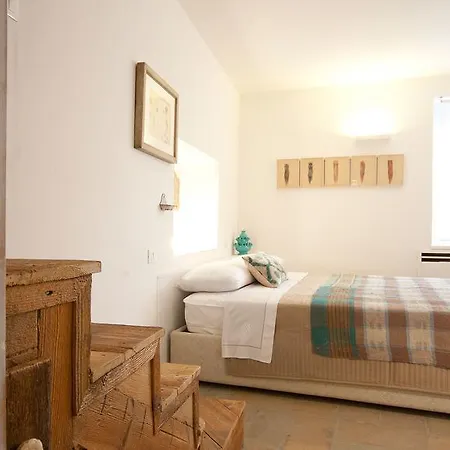 Loggia Marti فندق مبيت وإفطار غارنانو